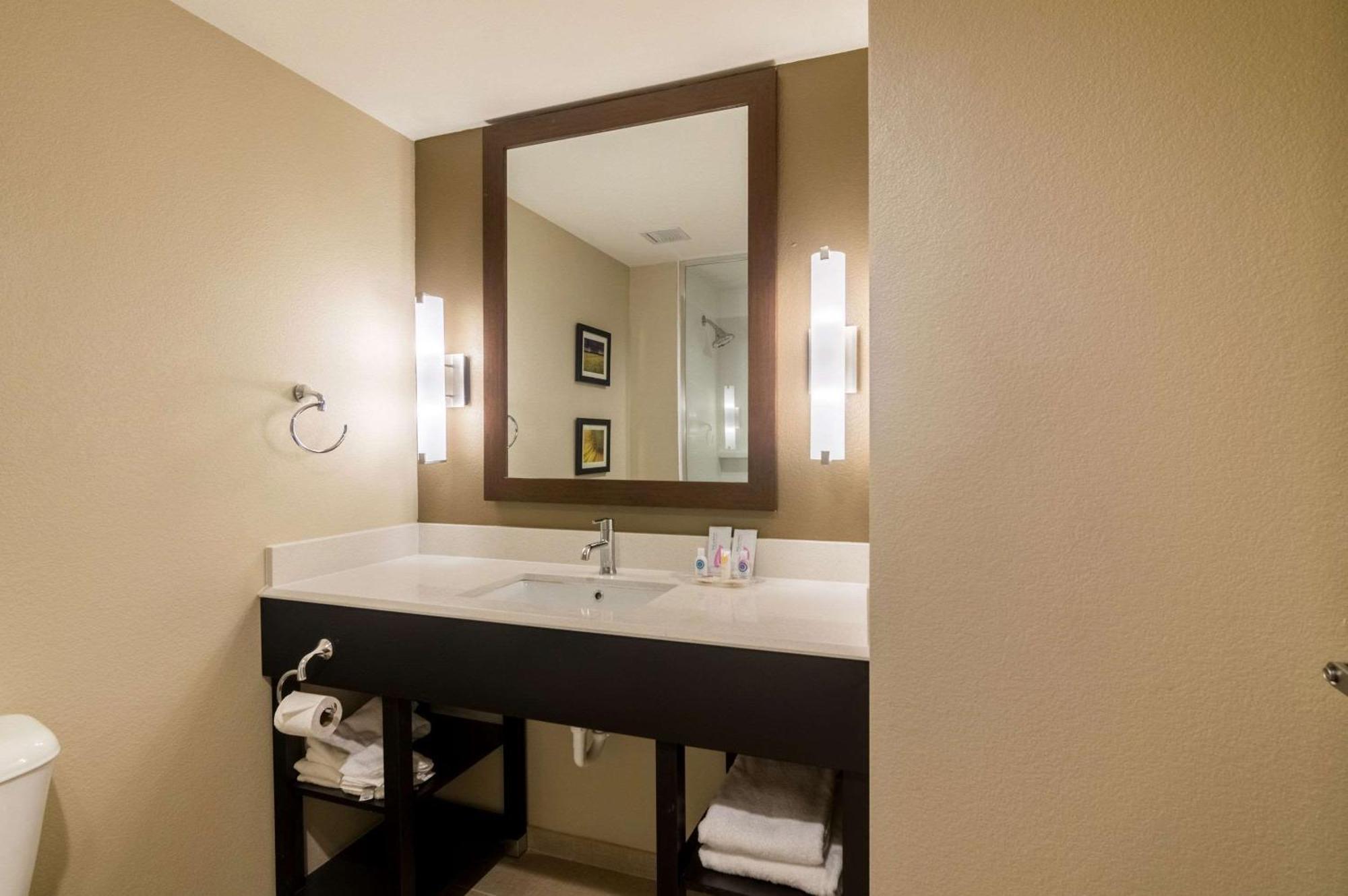Comfort Suites Meridian And I-40 Oklahoma City Exteriör bild