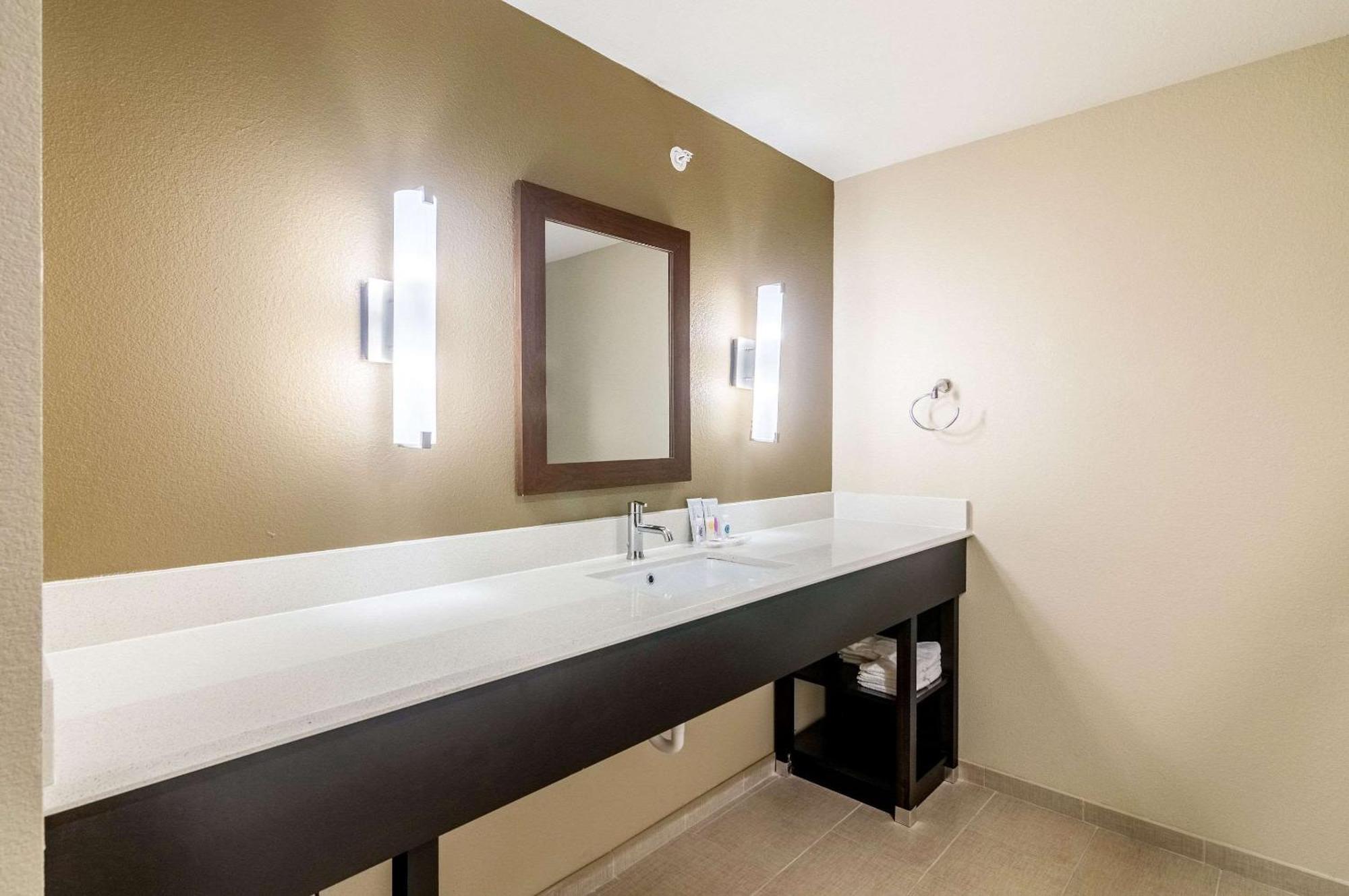 Comfort Suites Meridian And I-40 Oklahoma City Exteriör bild
